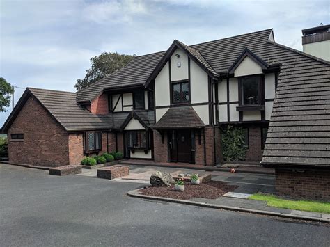 Tudor Lodge Guest Accommodation .